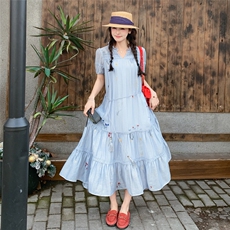 蓝色碎花刺绣连衣裙女2025年夏季新款法式休闲显瘦温柔风气质长裙，女装连衣裙，2C372