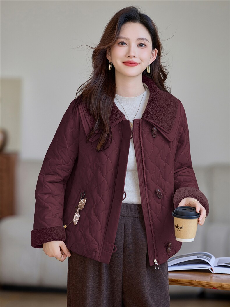 现货!2025年冬季时尚休闲牛角扣毛毛领夹棉加厚女外套,女装棉衣/棉服,依恋蒂丝