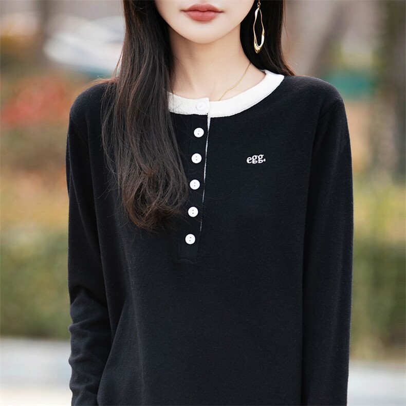 拼色圆领精纺羊毛衫长袖针织毛衣女士字母刺绣纽扣打底衫宽松上衣图片