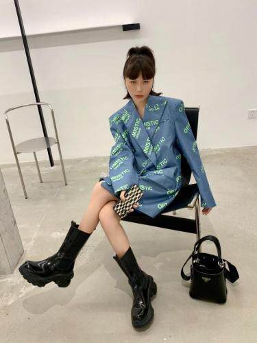 印字母西装外套，可当裙子穿...，女装西装，PINK