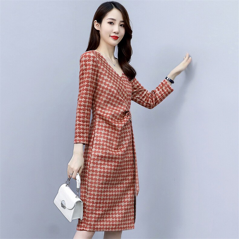 2021春秋季新款气质V领时尚修身连衣裙,女装连衣裙,依万里