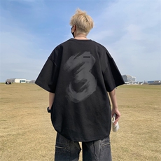 黑色