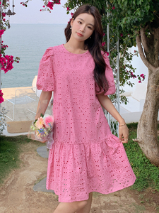 今年流行小个子白色连衣裙夏季女2025新款法式茶歇镂空中长款裙子图片