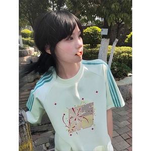 抖音得物品质二开240克宽松纯棉美式潮牌印花三条杠中性风短袖T恤图片