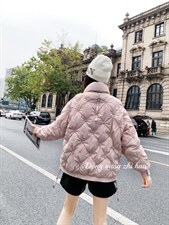 九宫格绣花时尚羽绒服，女装羽绒服，东洋天堂之花