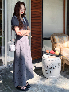 灰色波点泡泡袖连衣裙女2025夏季新款甜辣风设计感收腰显瘦长裙潮图片
