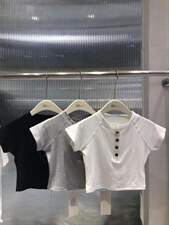 【现货】2022夏季新款金属纽扣辣妹露脐短袖T恤,女装T恤,HuHu