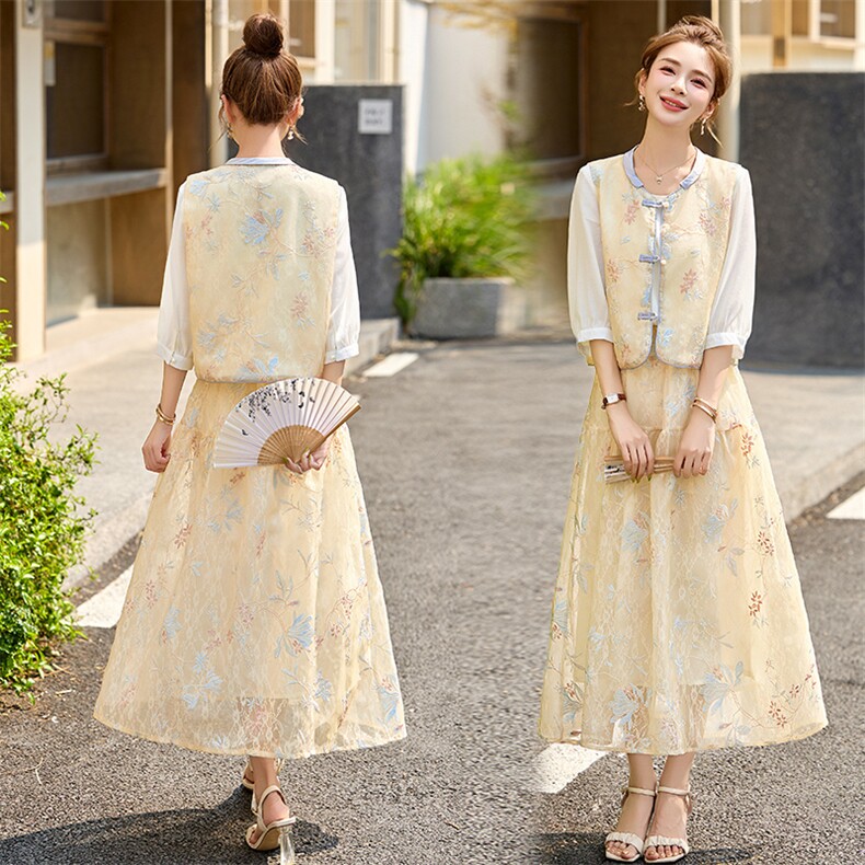 2025春上新复古新中式高级感真丝纱刺绣马甲女百搭国风排扣外套，女装连衣裙，香莘料