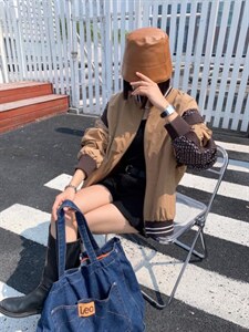 秋季拼接棒球服图片