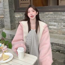 粉红色