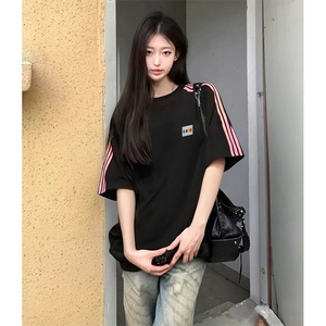抖音得物品质二开240克宽松纯棉美式潮牌印花三条杠中性风短袖T恤图片
