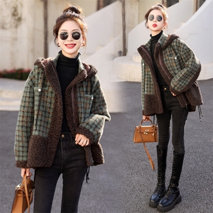 羊羔绒皮毛一体外套女冬2025新款百搭格子加厚今年流行棉衣女大衣图片