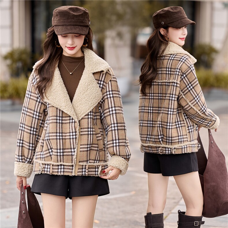 格子皮毛一体外套女秋冬款短款复古加厚保暖，女装短外套，依多米