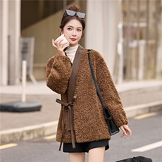 2025年冬季新款现货皮毛拼接时尚潮流淑女型保暖皮毛一体外套，女装皮草，臻衣坊