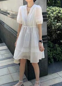新款可盐可甜气质V领抽绳设计连衣裙图片