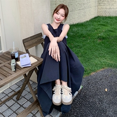 设计感薄纱拼接深蓝色无袖连衣裙女2025夏季轻熟风气质淡人背心裙，女装连衣裙，纯色衣恋