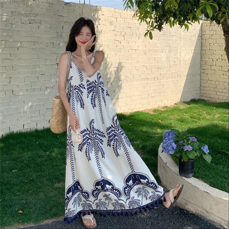 海边度假松弛感吊带连衣裙女2025年夏季新款印花流苏气质休闲长裙,女装连衣裙,诺蝶