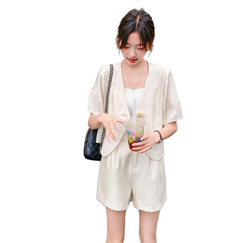 韩版杏色元气上衣短裤套装女2025夏季新款薄款显瘦百搭减龄两件套,女装套装/套裙,2C116