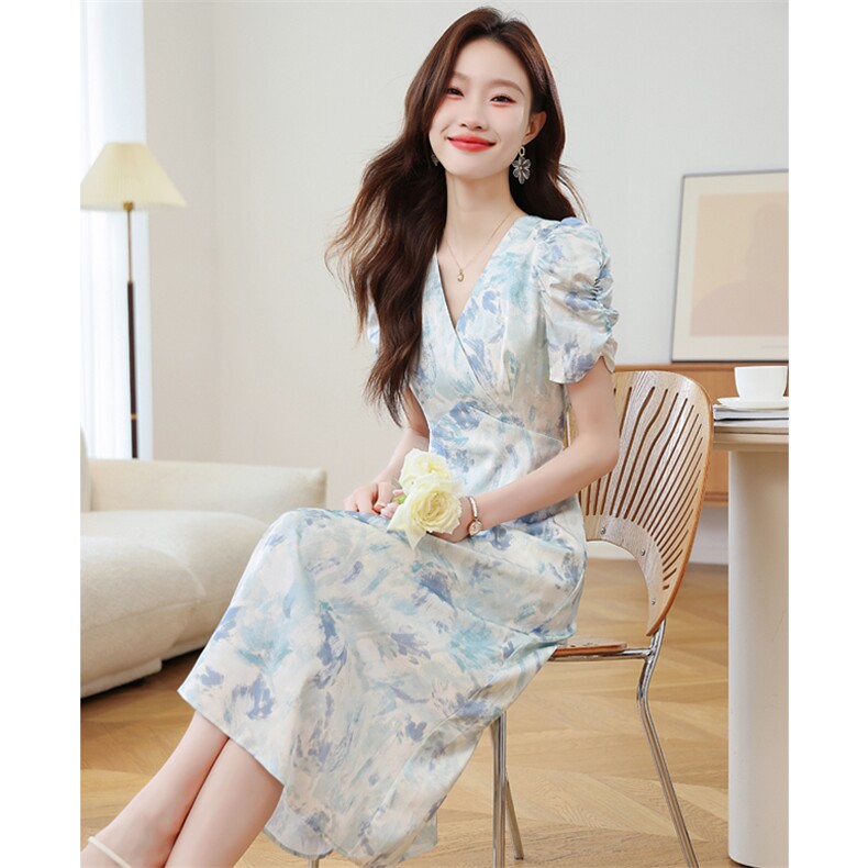 法式气质v领连衣裙女夏季2025新款泡泡袖百搭收腰显瘦蓝印花裙子,女装连衣裙,艾米