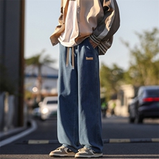 深蓝色
