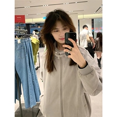 灰色