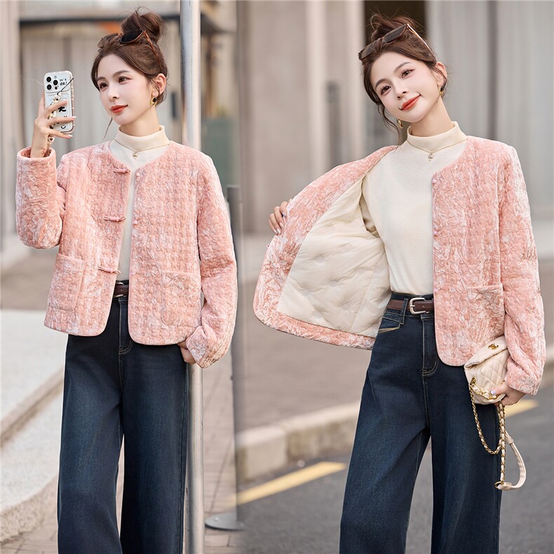 现货2025新新中式羽绒服女短款款冬复古盘扣白鸭绒外套，女装羽绒服，仟媚宠