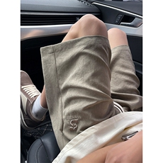 灰绿色