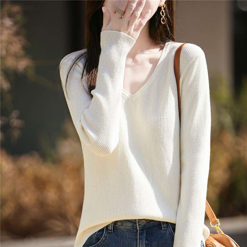 2025年秋季新款百搭女士金色线抽条V领套头衫，女装羊毛衫，圣丽羊绒