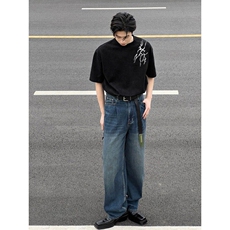 黑色