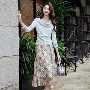 现货2026年春季女新款通用时尚气质优雅针织上衣格子连衣裙两件套，女装套装/套裙，奋斗女王