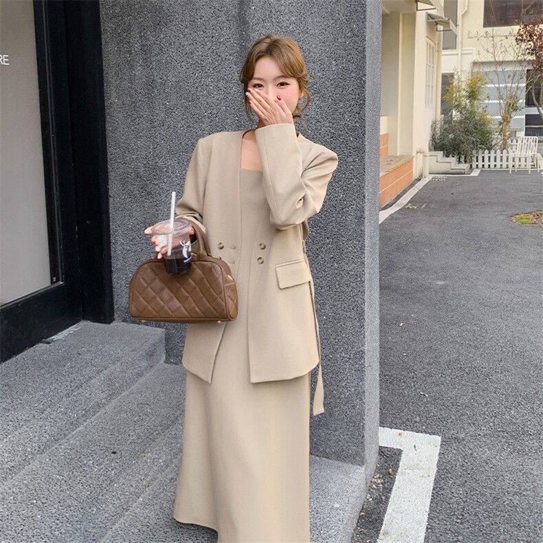卡其色气质西装套装裙女2025春季新款轻熟风显瘦吊带连衣裙两件套,女装套装/套裙,2C269