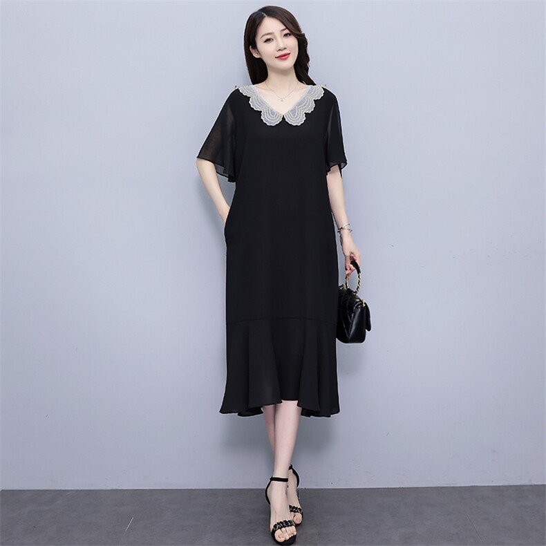 （现货)2025年夏季短袖圆领宽松腰大码黑色连衣裙,女装连衣裙,深妍伊美
