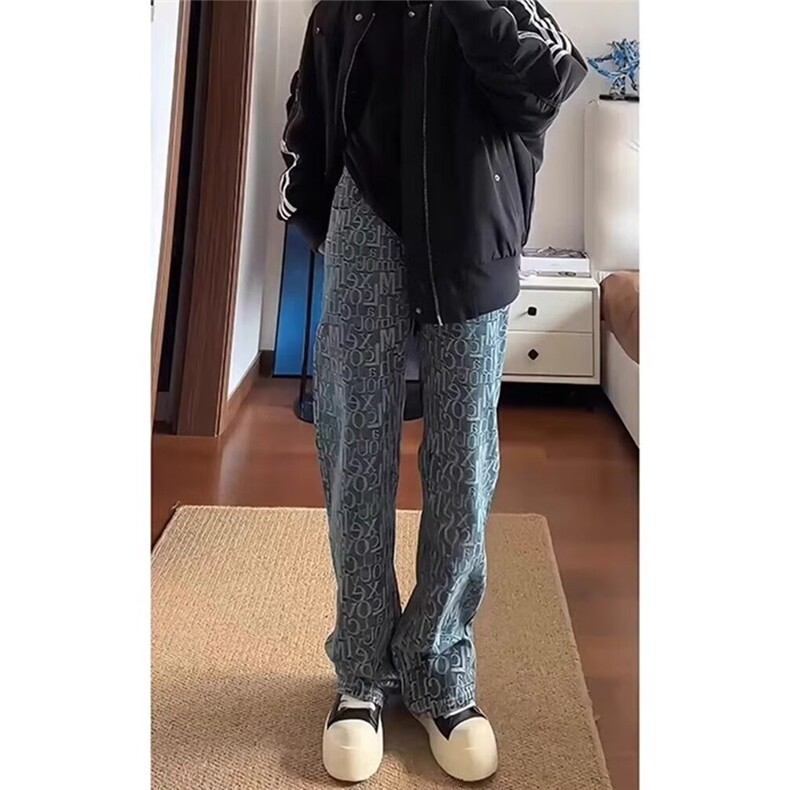 浅蓝色字母提花满印牛仔裤男款美式潮牌修身弯刀微喇A2122-P46，男装牛仔裤，星座208-5