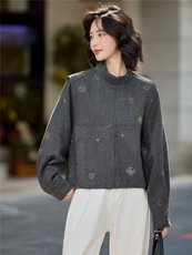 高级灰立领刺绣毛呢外套女短款时尚夹克上衣2026年春季新款夹克衫，女装短外套，梦懿尔