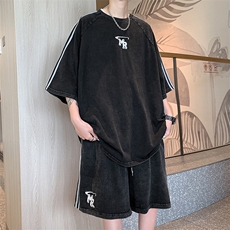 黑色