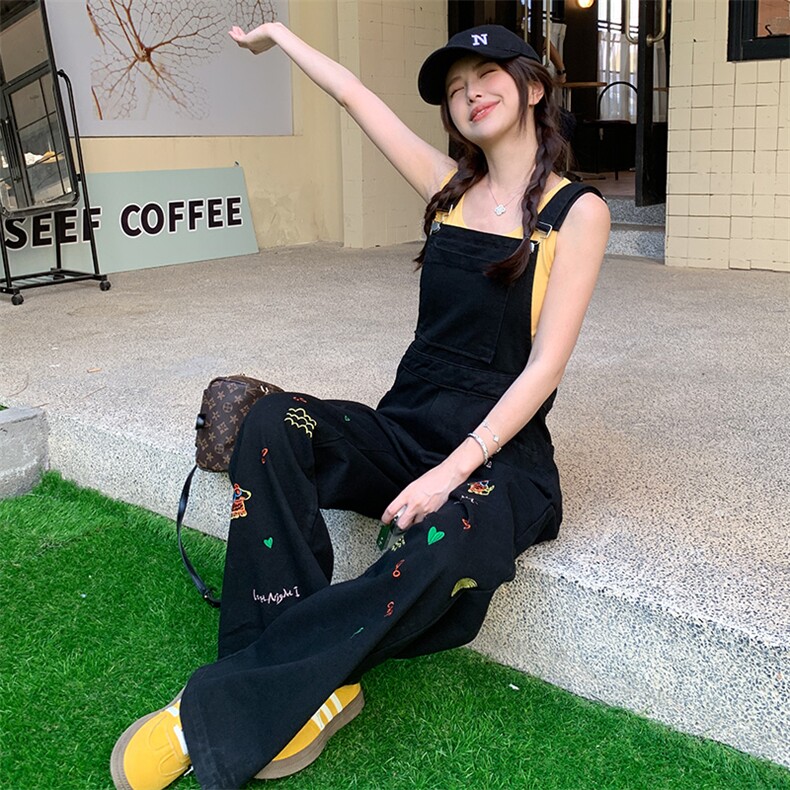 学院风黑色牛仔背带裤女2025超火流行夏季新款卡通刺绣减龄休闲裤,女装背心吊带,2D080