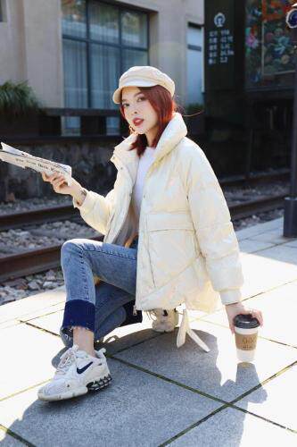 2021冬款新款进口刺绣小亮片90绒羽绒服，女装羽绒服，红雀纺