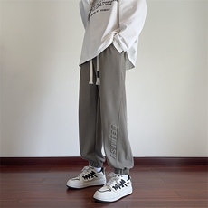 灰绿色