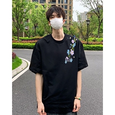 黑色