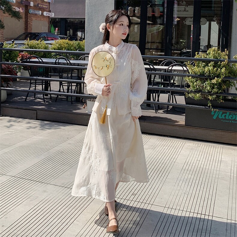 新中式刺绣气质国风白色连衣裙套装女2024夏季新款盘扣收腰三件套,女装套装/套裙,诺蝶