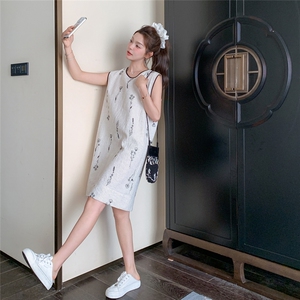 米白色印花无袖背心裙女夏新款小个子甜妹绝美休闲减龄显瘦连衣裙图片