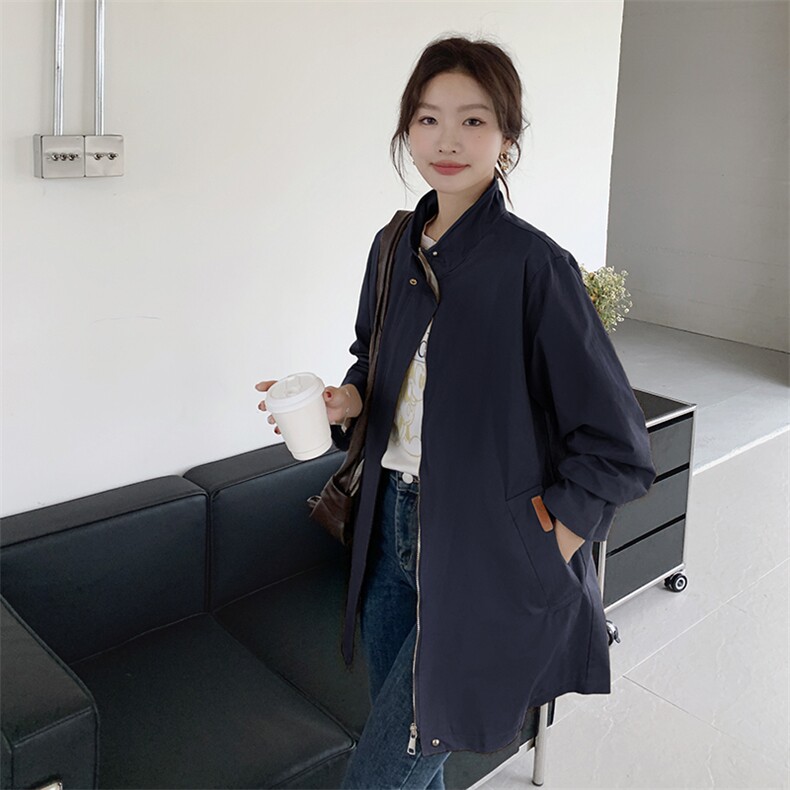 2025年秋季日韩休闲中长款长袖宽松型日韩休闲中长款学院风，女装风衣，秋牧寒烟