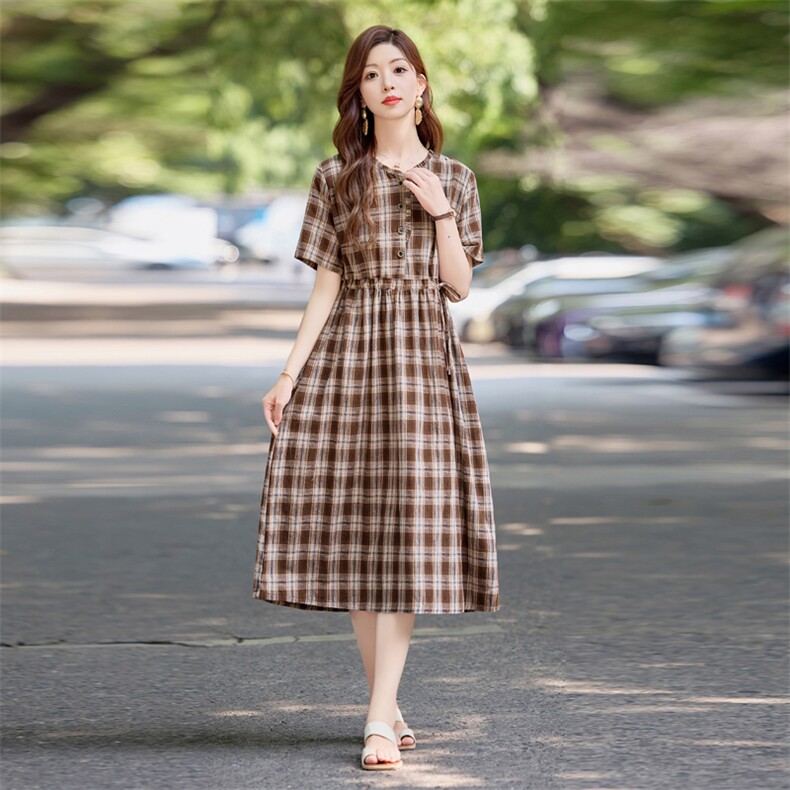 时尚收腰格子气质连衣裙女2025夏装新款妈妈大码洋气休闲棉麻裙子,女装大码女装,依万里