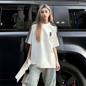 抖音得物品质二开240克宽松纯棉美式潮牌印花三条杠中性风短袖T恤图片