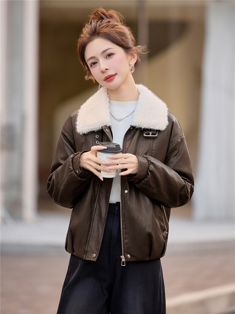2025年冬季时尚优雅保暖毛领PU羽绒服,女装羽绒服,依恋蒂丝