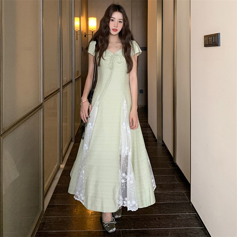蕾丝拼接绿色连衣裙女夏2025新款高级感流行绝美超火小众设计感,女装连衣裙,浙宝305