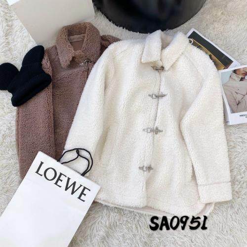 翻领羊羔毛扣子很有特色均码.，女装，尚映