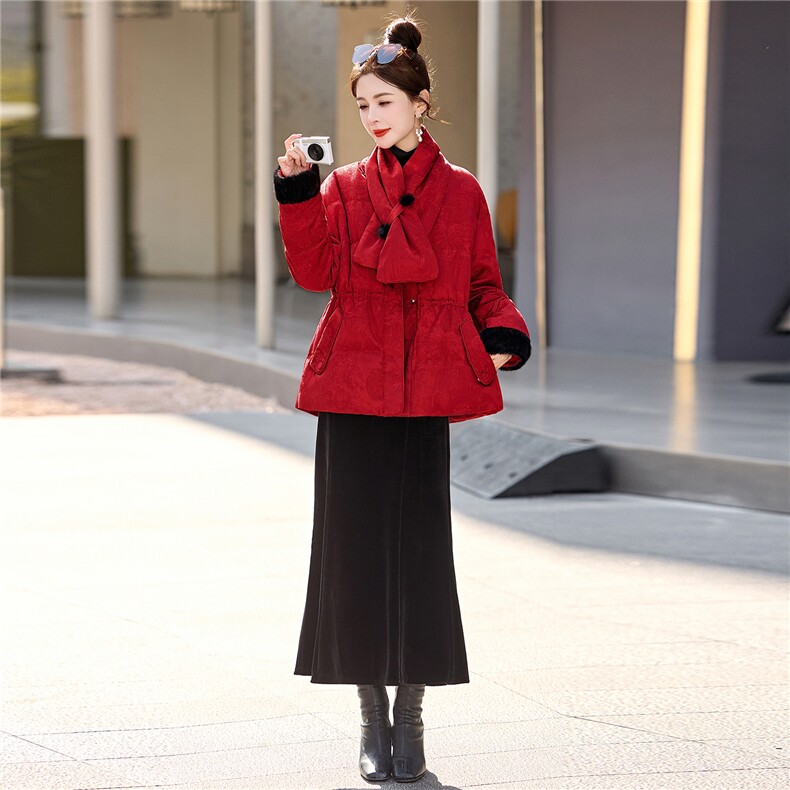 大货已出2025圣诞90羽绒服女冬新款收腰新中式淑女圆领中长款外套,女装羽绒服,依万里
