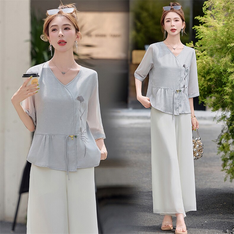 2025新款新中式国风妈妈夏装短袖T恤显瘦中老年女装V领中袖小衫，女装衬衫，妃曼