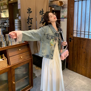 国风新中式刺绣盘扣牛仔短外套女2025春秋新款高级感显瘦夹克上衣图片